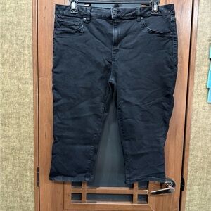 Women’s Size 16 d.jeans Black Capris